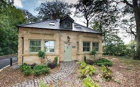 2 Bed In Whitby Oc-W452